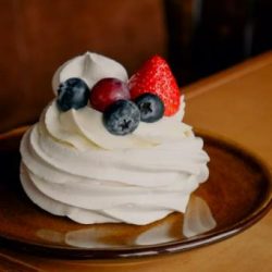 PAVLOVA - the ultimate DESSERT (Meringue made with Splenda instead of sugar)